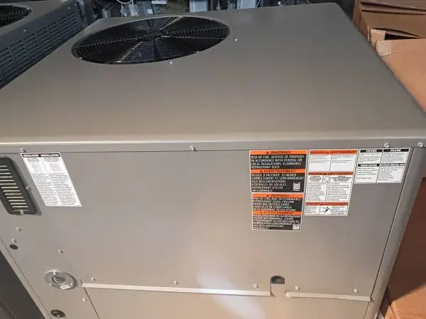 LENNOX 3 TON GAS PACKAGE UNIT BRAND NEW UNIT