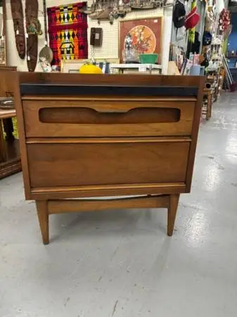Rare Vintage Basset Cherry Wood Nite Stand w/drawer