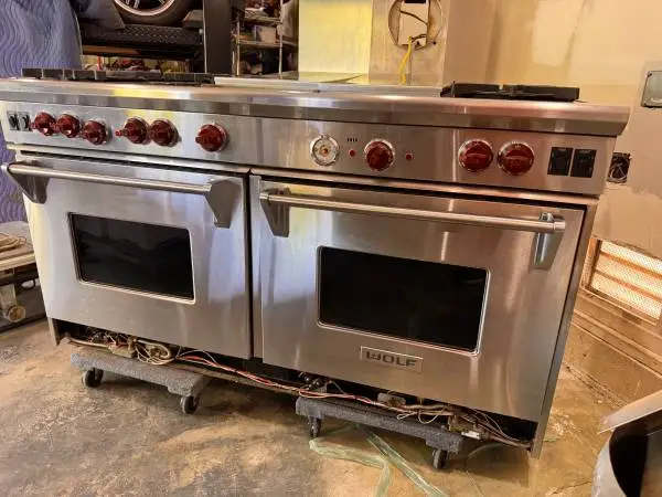 Wolf Dual Oven/Range - 6 Burner Stove with Hood- REDUCED BY 2k