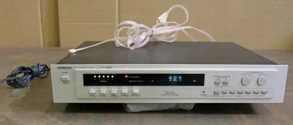 Vintage Hitachi FT-8000 FM Stereo Tuner Works & Looks Good