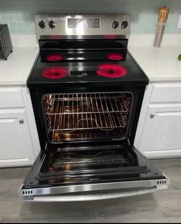 Stainless steel stove in excellent condition