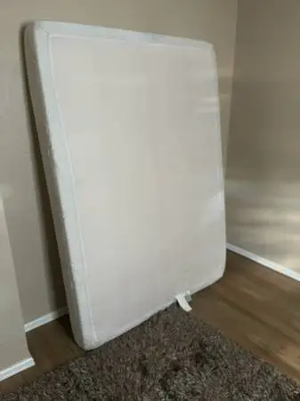 Full size mattress with zippered cover to wash