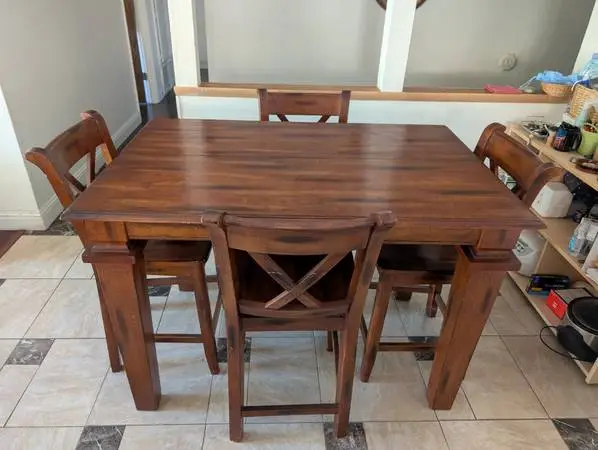 Dining Table & 4 Chairs