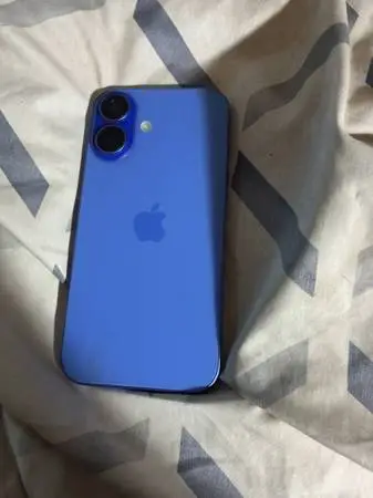 Apple iPhone 16