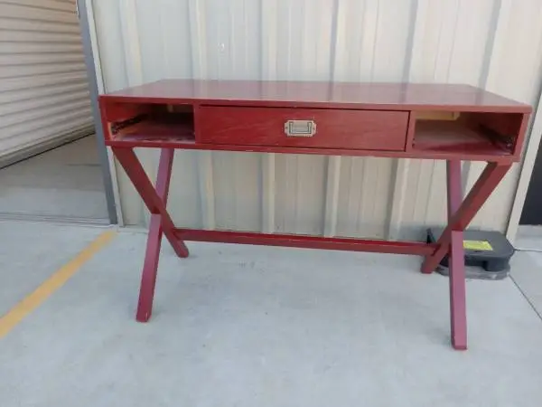 Nice brown wood table / desk with 3 drawers $ 70, good condition