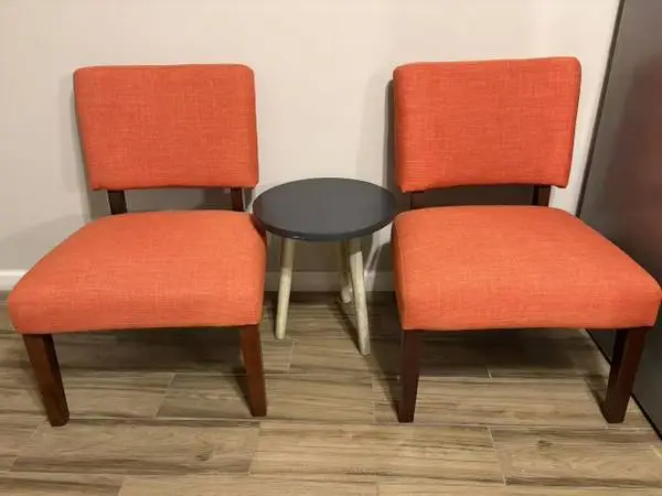 Accent cushioned chair