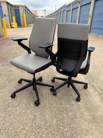 Steelcase gesture office chair /pristine condition