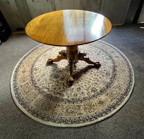 Vintage Lion’s Head Table with Circle Carpet