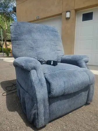 XL BIG AND TALL POWER RECLINING LIFT CHAIR