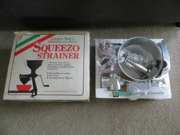 SQUEEZO STRAINER - ALL METAL - VINTAGE