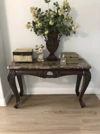 Accent table