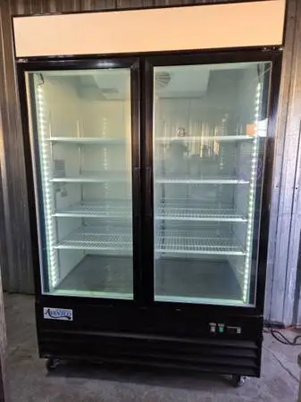 AVANTCO  FREEZER FREE DELIVERY TODAY