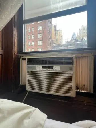 Frigidaire 10,000 BTU Window AC – Works GREAT / Ice Cold – $60