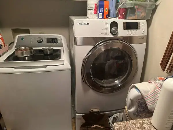 Front loader Gas dryer with stand to hold cleaning products 100.00