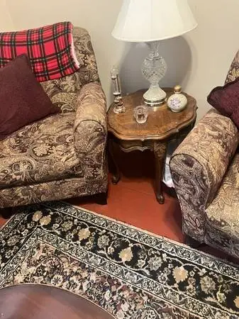 Beautiful Oval Scalloped End Side Table