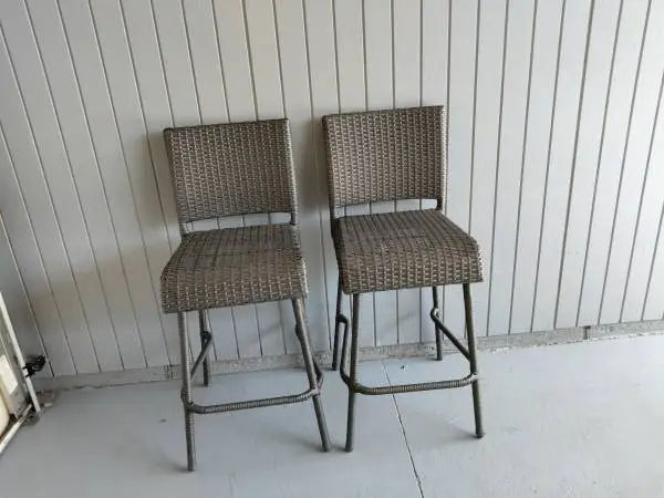 2 Outdoor patio wicker barstools bar height
