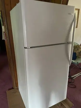 ### 18 CUBIC WHITE  FRIGIDAIRE  REFRIGERATOR   ##