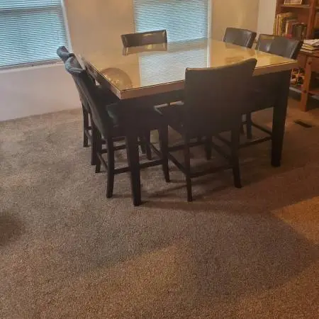 DINING TABLE/CHAIRS