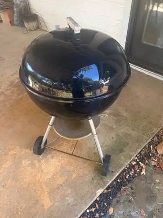 Curb alert: free Weber grill