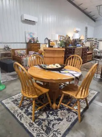 Dining Table, 1-24 Leaf & 4 Chairs
