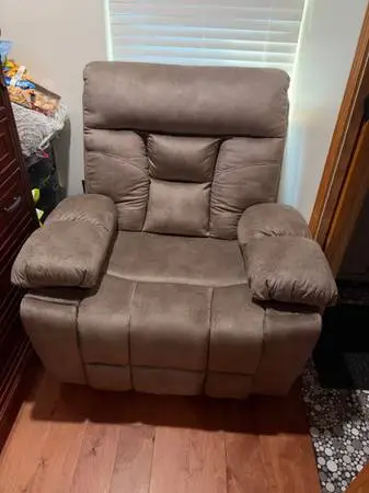 BRAND NEW X-LARGE POWER LIFT CHAIR OUT OF BOX