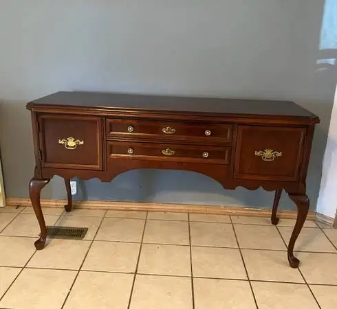 Vintage 1960s Bassett Queen Anne Style Mahogany Sideboard