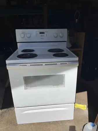 Stove: Free-standing coil top range