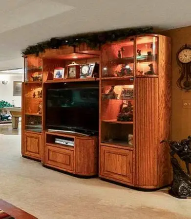 Entertainment center