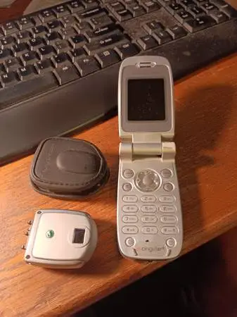 Sony Ericsson cell phone with camera attachment needs parts & repairs