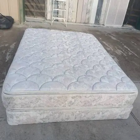 Queen mattress and box spring