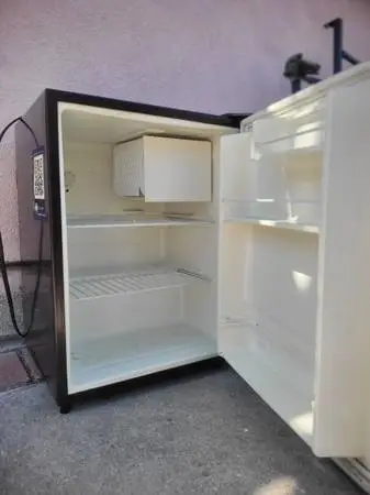 ★★ 4.2cu ft mini fridge
