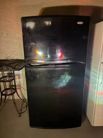A black refrigerator whirlppol very good condition