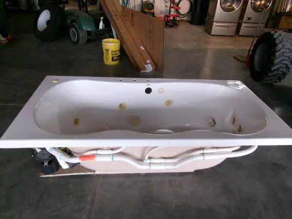 BATH TUB
