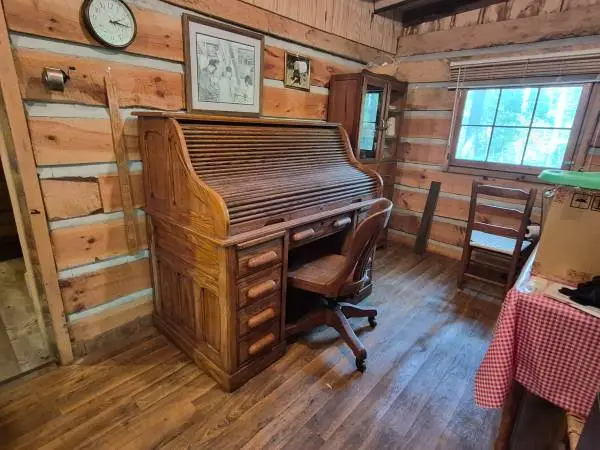 Nice roll top desk