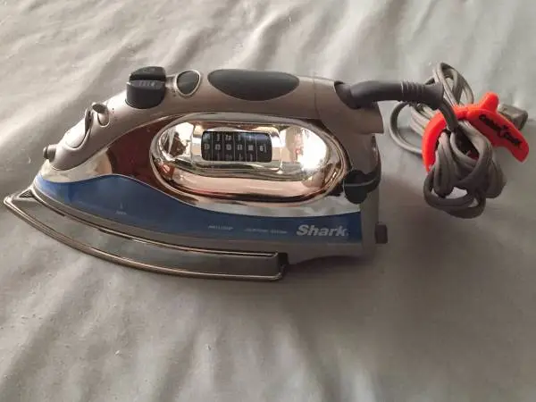 Shark® Lightweight Professional Electronic Iron
