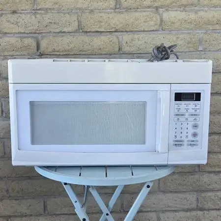 MAGIC CHEF OVER THE RANGE MICROWAVE 1.6 cu ft OTR QUICK FOOD OVEN DEFROST HOME K
