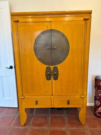 Yigui - 19th century Chinese wedding cabinet