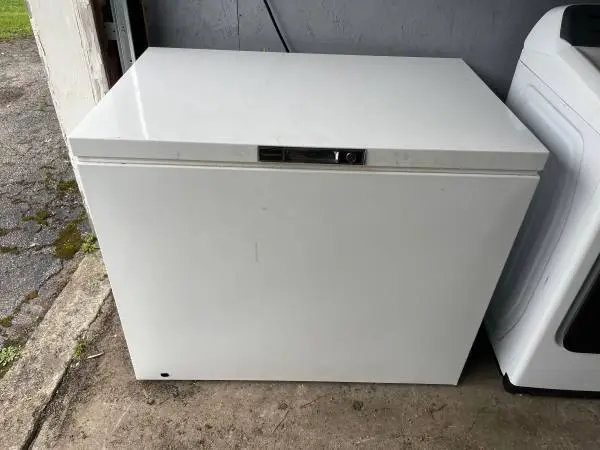 Kenmore 15 cubic feet Chest deep freezer. Works great.