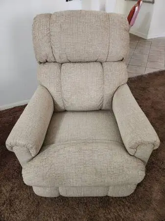 La Z Boy Pinnacle Power Wall Recliner