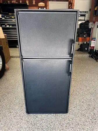 Dometic DM2672LB4 RV Refrigerator/Freezer