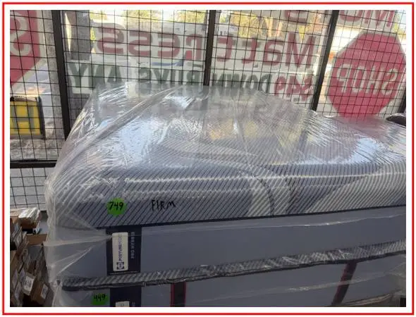 QUEEN SIZE SEALY POSTUREPEDIC PLUS HYBRID MATTRESS & BOX SPRING BED