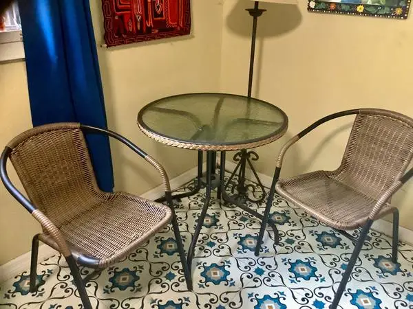 ROUND GLASS TABLE, CHAIRS AND LAMP, EXCELLENT CONDITION
