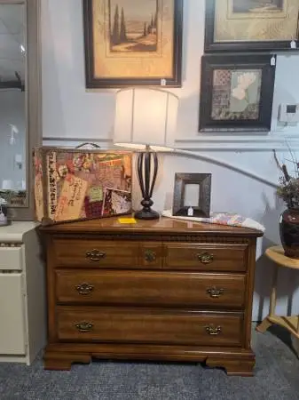 Bassett 3 Drawer Dresser