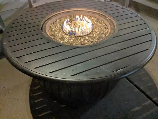 Round Fire Table with Tank with Gas