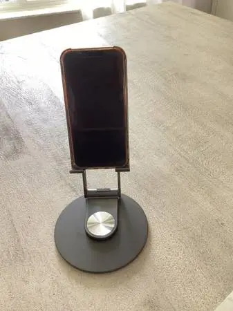Cell phone/tablet holder