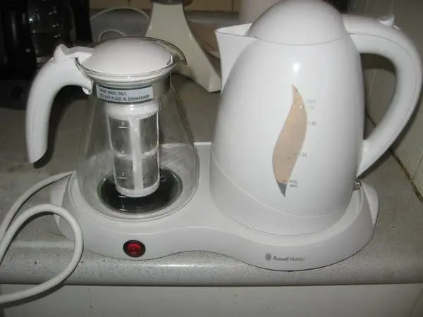 $25--RUSSELL HOBBS Kettle Set Like New