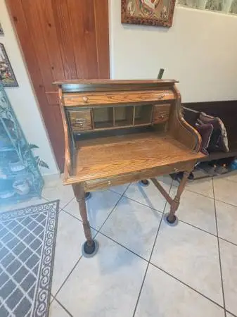 Roll Top  Desk