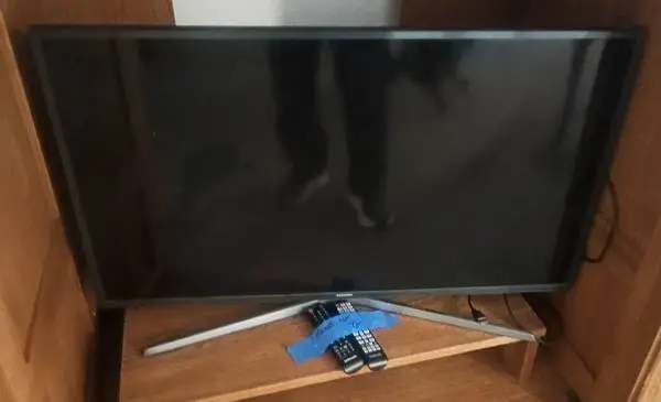 Nice TV With Remote In Excellent Condition!