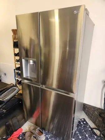 Beautiful LG Stainless Fridge - 2022 Side by Side - Party Ice