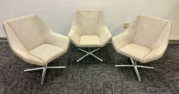 Set Of 3 Keilhauer Cahoots Relax Lounge Swivel Chair Linen #9021 30”x32″x31